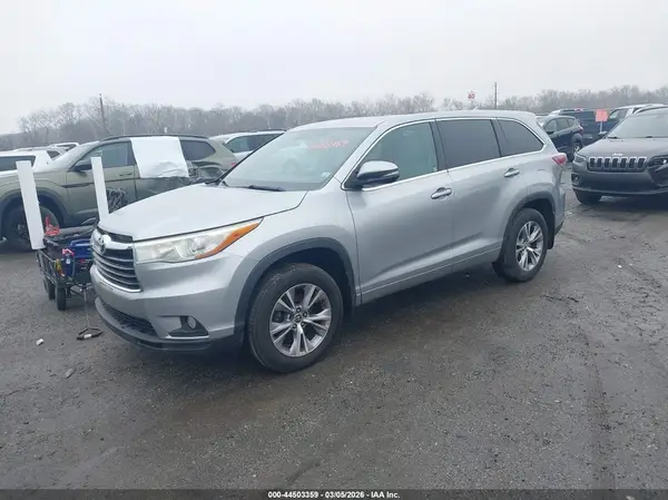 5TDBKRFH3GS251865 2016 TOYOTA HIGHLANDER - Image 2