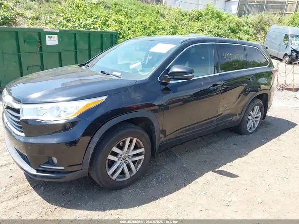 5TDBKRFH3GS254300 2016 TOYOTA HIGHLANDER - Image 2