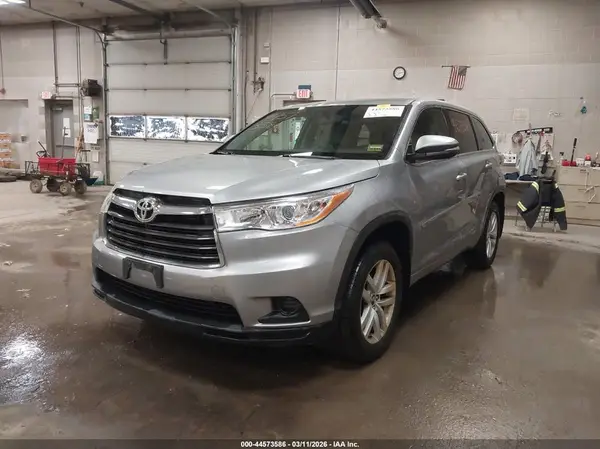 5TDBKRFH3GS299804 2016 TOYOTA HIGHLANDER - Image 2