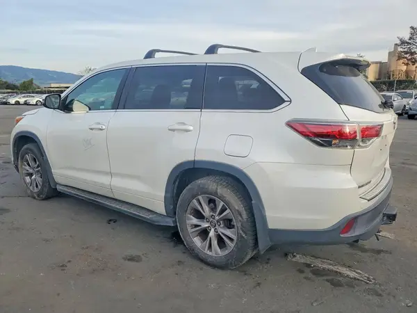 5TDBKRFH3GS307044 2016 TOYOTA HIGHLANDER - Image 2