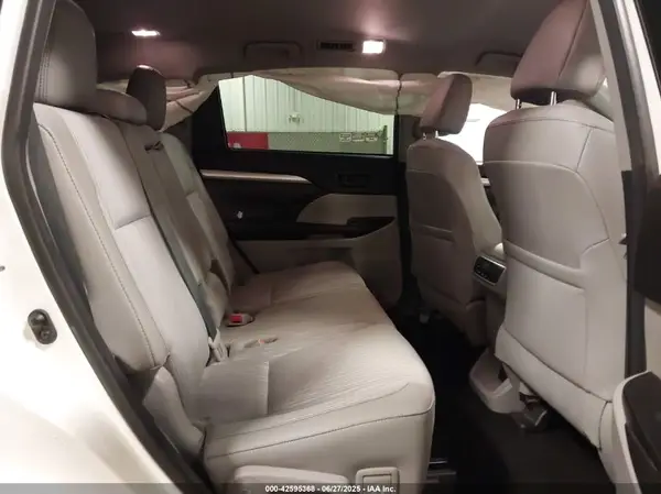 5TDBKRFH3GS308114 2016 TOYOTA HIGHLANDER - Image 8