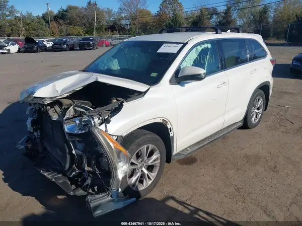 5TDBKRFH3GS320571 2016 TOYOTA HIGHLANDER - Image 2