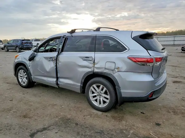 5TDBKRFH3GS338245 2016 TOYOTA HIGHLANDER - Image 2