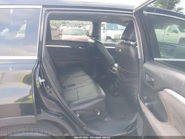 5TDBKRFH4GS265418 2016 TOYOTA HIGHLANDER - Image 8