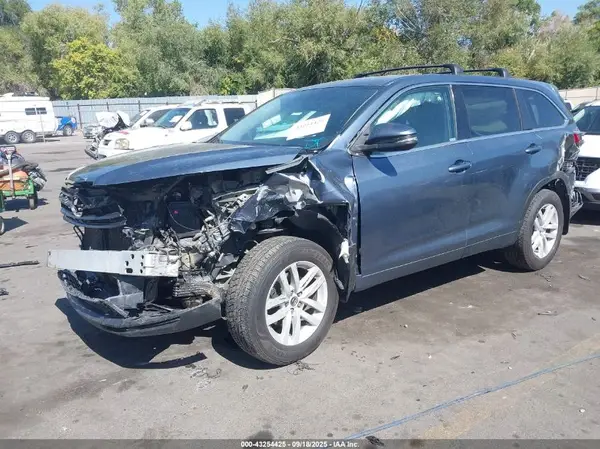 5TDBKRFH4GS273633 2016 TOYOTA HIGHLANDER - Image 2