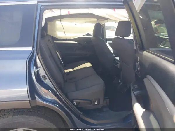 5TDBKRFH4GS273633 2016 TOYOTA HIGHLANDER - Image 8