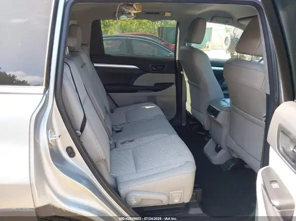 5TDBKRFH4GS299407 2016 TOYOTA HIGHLANDER - Image 8