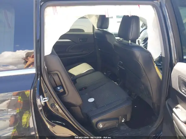 5TDBKRFH4GS301835 2016 TOYOTA HIGHLANDER - Image 8