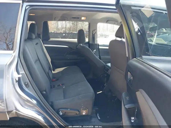 5TDBKRFH4GS304864 2016 TOYOTA HIGHLANDER - Image 8