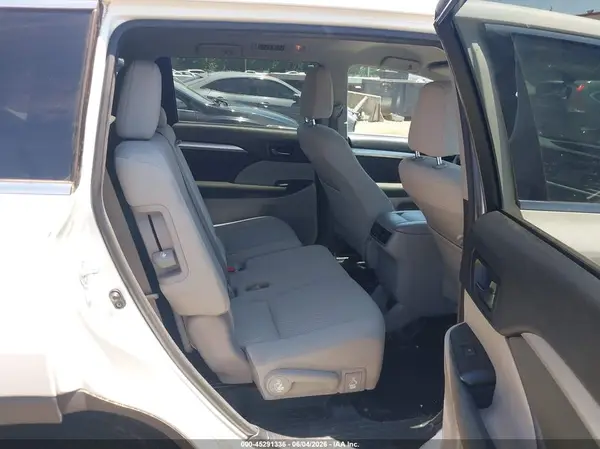 5TDBKRFH4GS317548 2016 TOYOTA HIGHLANDER - Image 8