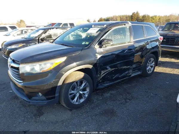 5TDBKRFH4GS327495 2016 TOYOTA HIGHLANDER - Image 2