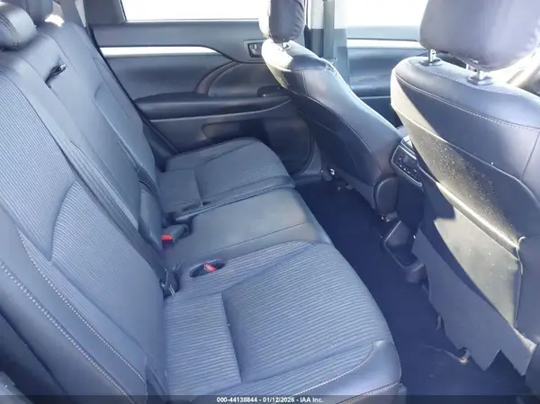 5TDBKRFH4GS327495 2016 TOYOTA HIGHLANDER - Image 8