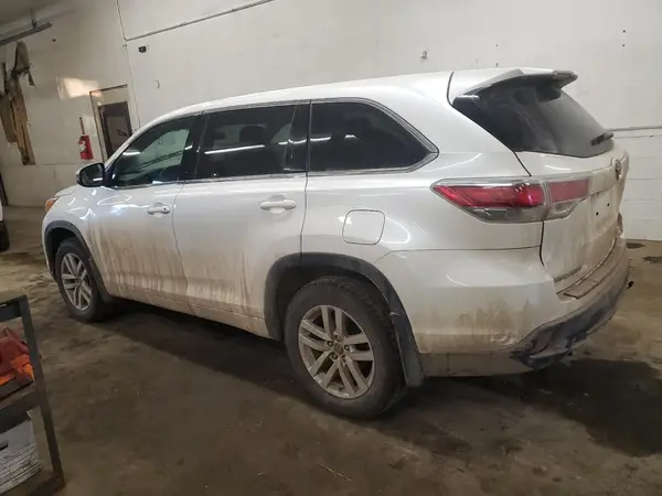 5TDBKRFH4GS332115 2016 TOYOTA HIGHLANDER - Image 2