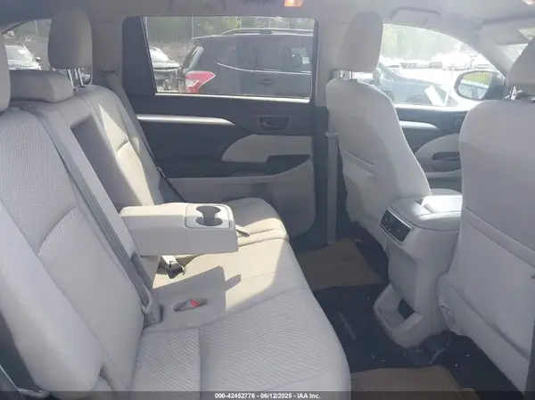 5TDBKRFH4GS342532 2016 TOYOTA HIGHLANDER - Image 8