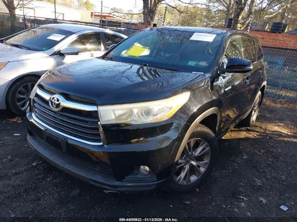 5TDBKRFH4GS352008 2016 TOYOTA HIGHLANDER - Image 2