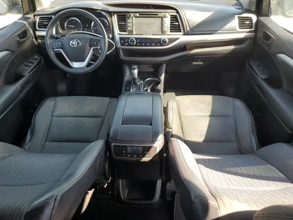 5TDBKRFH5GS245016 2016 TOYOTA HIGHLANDER - Image 8