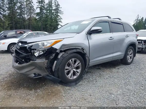 5TDBKRFH5GS283877 2016 TOYOTA HIGHLANDER - Image 2