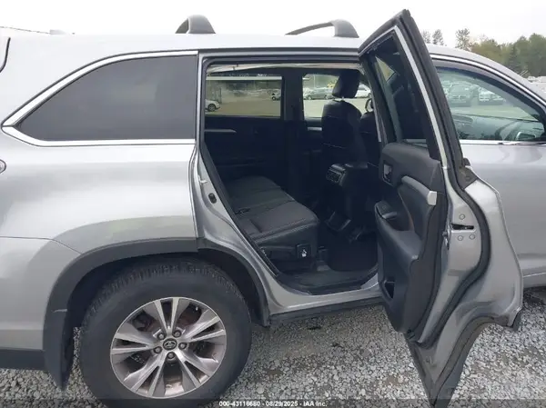 5TDBKRFH5GS283877 2016 TOYOTA HIGHLANDER - Image 8