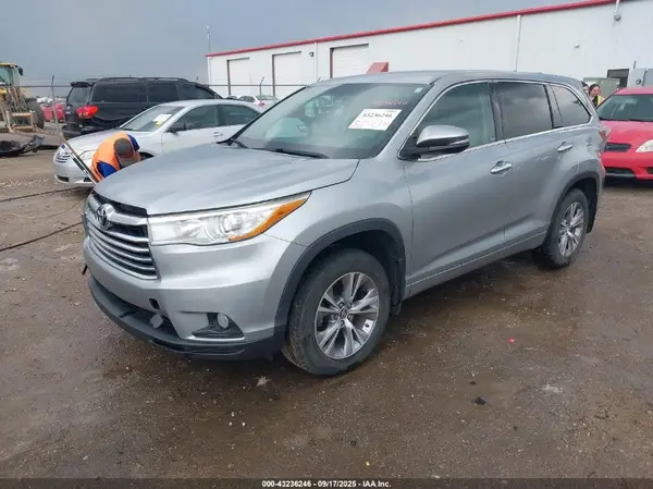 5TDBKRFH5GS286505 2016 TOYOTA HIGHLANDER - Image 2