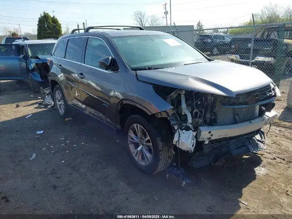 5TDBKRFH5GS290585 2016 TOYOTA HIGHLANDER - Image 1