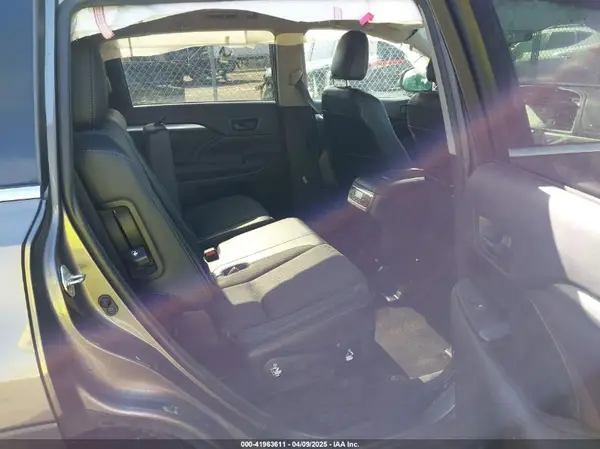 5TDBKRFH5GS290585 2016 TOYOTA HIGHLANDER - Image 8