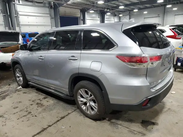5TDBKRFH5GS337887 2016 TOYOTA HIGHLANDER - Image 2