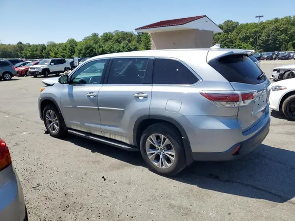 5TDBKRFH6GS232579 2016 TOYOTA HIGHLANDER - Image 2