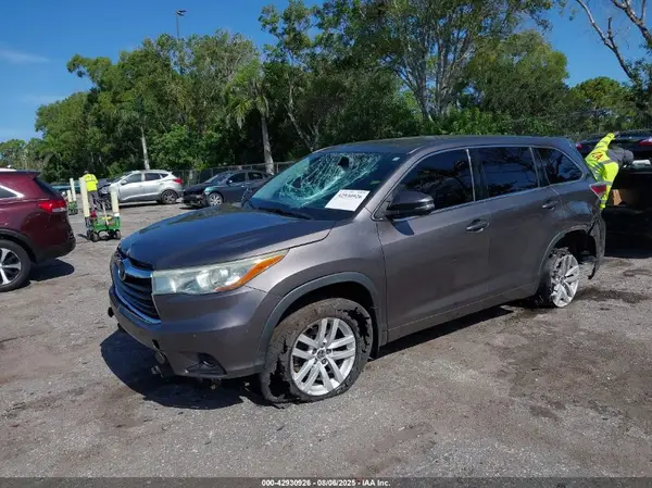 5TDBKRFH6GS255859 2016 TOYOTA HIGHLANDER - Image 2