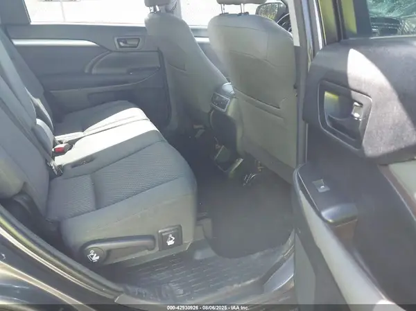 5TDBKRFH6GS255859 2016 TOYOTA HIGHLANDER - Image 8