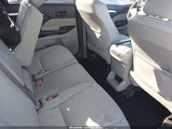 5TDBKRFH6GS338918 2016 TOYOTA HIGHLANDER - Image 8