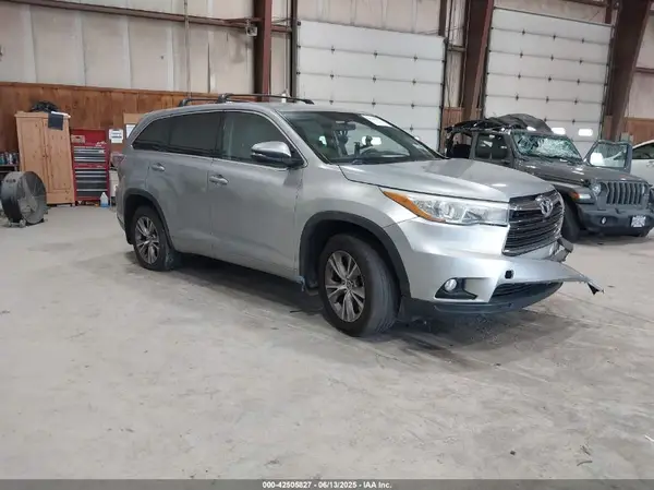 5TDBKRFH7GS260830 2016 TOYOTA HIGHLANDER - Image 1