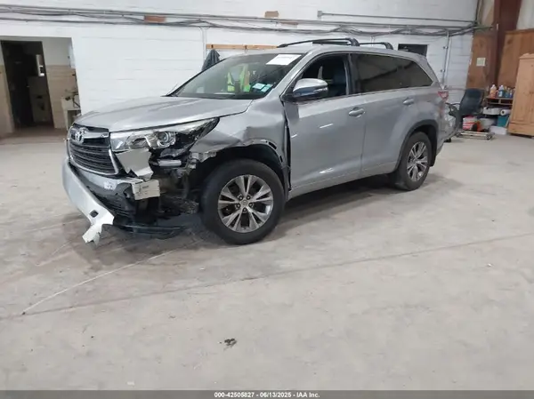 5TDBKRFH7GS260830 2016 TOYOTA HIGHLANDER - Image 2