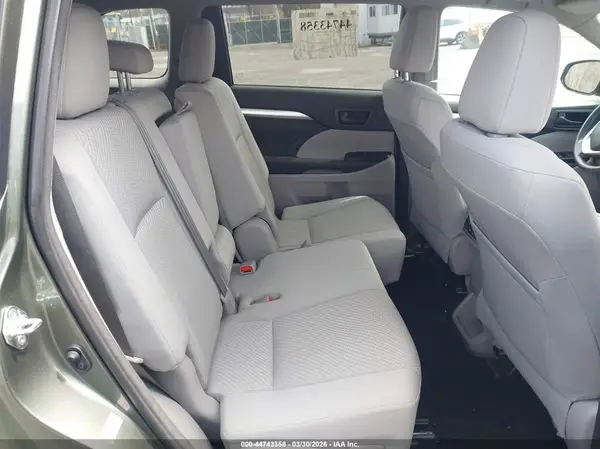 5TDBKRFH7GS269401 2016 TOYOTA HIGHLANDER - Image 8