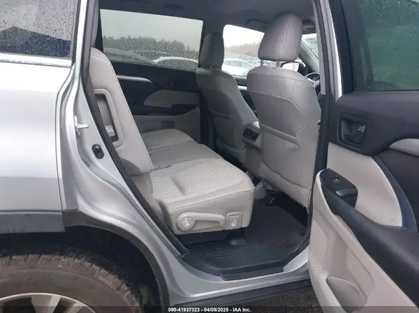 5TDBKRFH7GS281290 2016 TOYOTA HIGHLANDER - Image 8