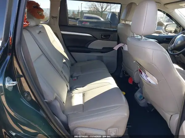 5TDBKRFH7GS304972 2016 TOYOTA HIGHLANDER - Image 8