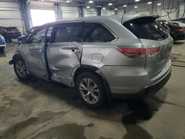 5TDBKRFH7GS309489 2016 TOYOTA HIGHLANDER - Image 2