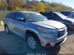 5TDBKRFH7GS328236 2016 TOYOTA HIGHLANDER