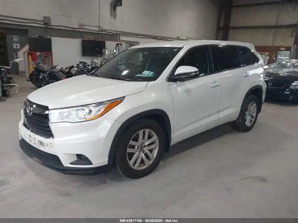 5TDBKRFH7GS344324 2016 TOYOTA HIGHLANDER - Image 2