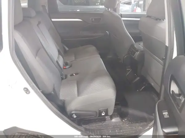 5TDBKRFH7GS344324 2016 TOYOTA HIGHLANDER - Image 8