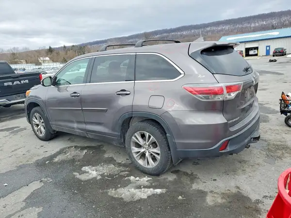 5TDBKRFH8GS254695 2016 TOYOTA HIGHLANDER - Image 2