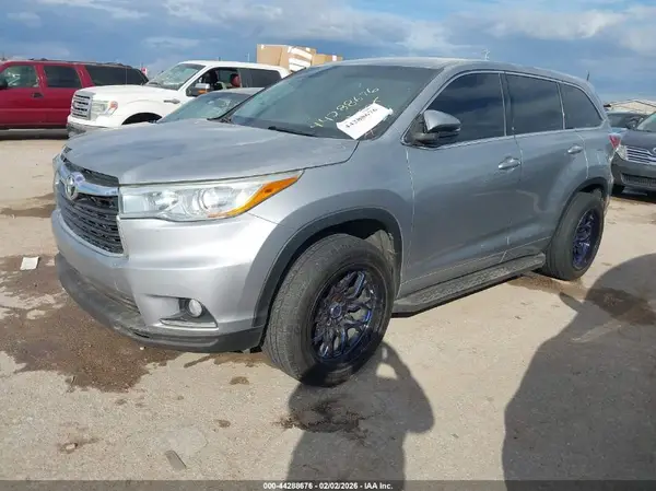 5TDBKRFH8GS262232 2016 TOYOTA HIGHLANDER - Image 2
