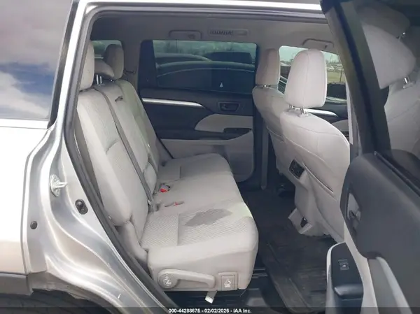 5TDBKRFH8GS262232 2016 TOYOTA HIGHLANDER - Image 8