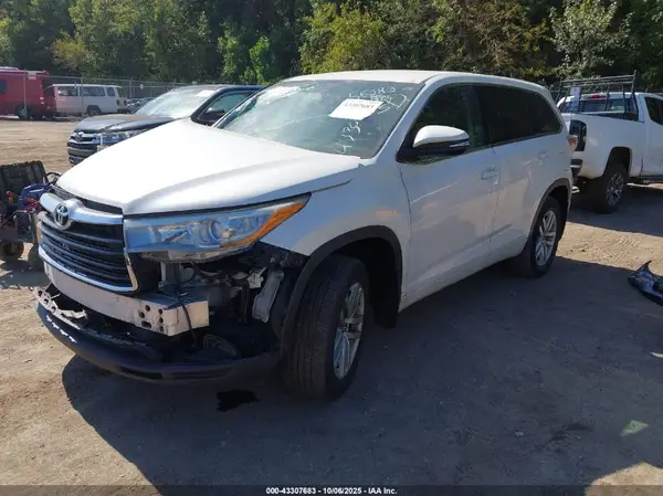 5TDBKRFH8GS265082 2016 TOYOTA HIGHLANDER - Image 2