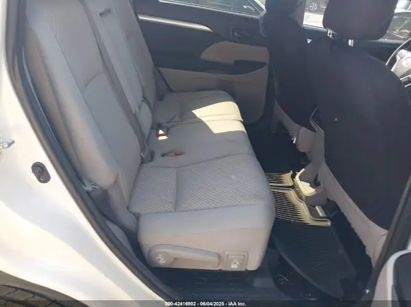 5TDBKRFH8GS281511 2016 TOYOTA HIGHLANDER - Image 8