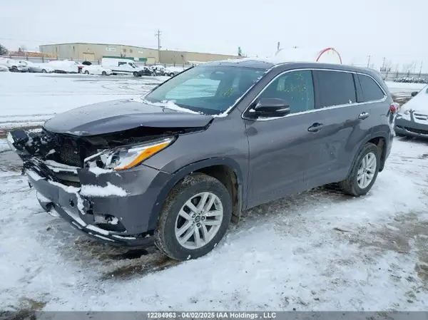 5TDBKRFH8GS312823 2016 TOYOTA HIGHLANDER - Image 2