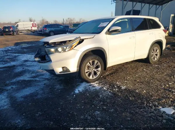 5TDBKRFH8GS324499 2016 TOYOTA HIGHLANDER - Image 2
