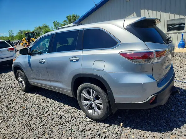 5TDBKRFH8GS325376 2016 TOYOTA HIGHLANDER - Image 2