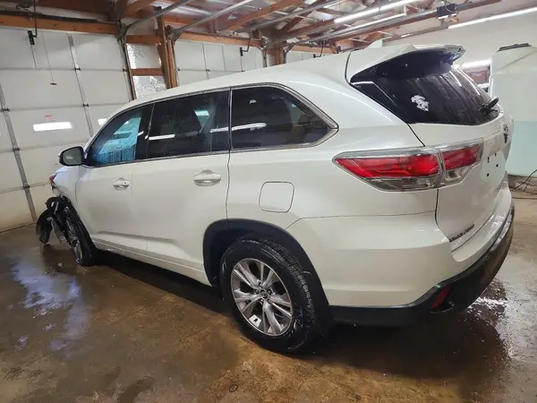 5TDBKRFH8GS330075 2016 TOYOTA HIGHLANDER - Image 2
