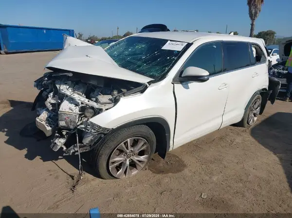 5TDBKRFH8GS330707 2016 TOYOTA HIGHLANDER - Image 2