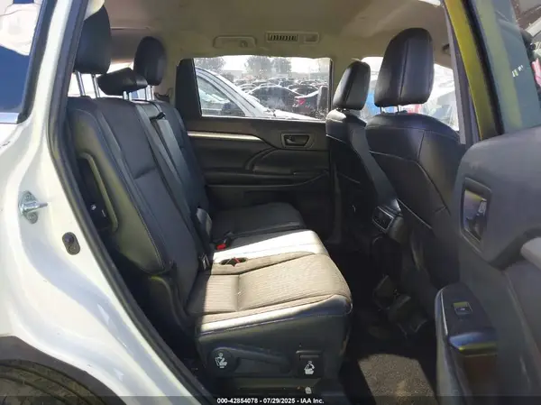 5TDBKRFH8GS330707 2016 TOYOTA HIGHLANDER - Image 8